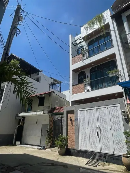 Cần bán khuôn đất đẹp 2 mặt tiền trước sau hẻm xe hơi nơ trang long. dt 4x22m. nở hậu. khu xây cao