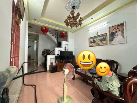 Bán nhà 3 tầng 84m2 (5*18m) 6.3 tỷ, gần ngã 4 thủ đức, hxh thông ra lê văn việt