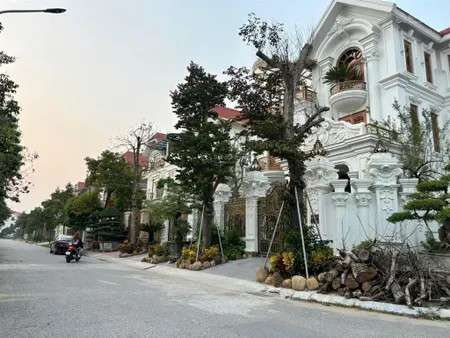 R.ẻ nhất b.án căn biệt thự phú lương ngay lâu đài, vị trí đẹp200m2, mt 10m xây 3.5t.