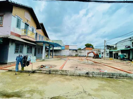 Còn lô góc 2 mặt tiền sát lê thị hà hẻm 5m 1/ nhựa vào 30m xây ở, căn hộ dịch vụ quá lý tưởng ạ