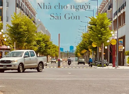 Shophouse gần cổng phố đi bộ, ngay đối diện quảng trường nước