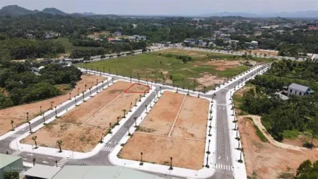 Bán nhanh lô đất mặt tiền 10m đối diện cổng dân sinh bệnh viện, cổng vào sân golf flc