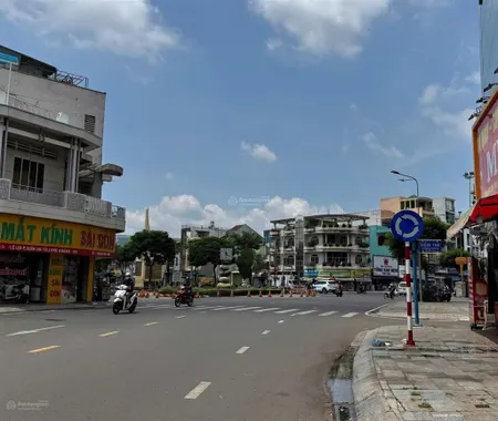 Gần khu công nghiệp, bê tông lớn 5m, 3 mặt tiền