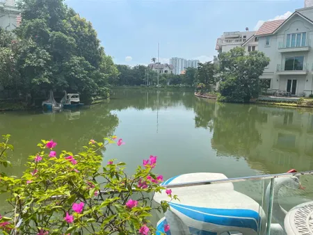 Bán gấp bt hoa sữa 03 12 hướng đn 200.2m2 đất, xây dựng 426.8m2 view thoáng đẹp hồ rộng giá 59tỷ