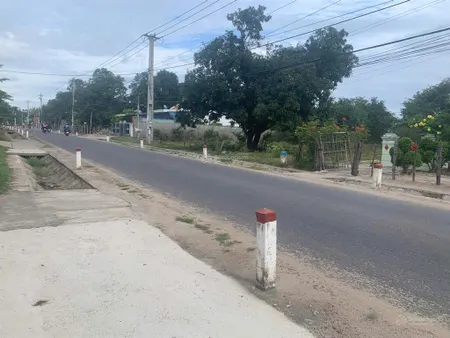 Hạ còn 3tr5/m2. mặt tiền nguyễn huệ gần biển, vạn thắng, bắc khánh hòa. khu kinh tế vân phong