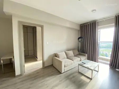 Nhà đẹp tầng trung view trực diện hồ bơi, có lốt đỗ xe ô tô giá bán nhỉnh 7 tỷ còn thương lượng