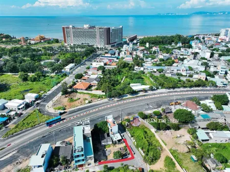 Lô góc 2 mặt tiền ngay đường nguyễn tất thành long hải cách bãi tắm charm resort 500m 13x23m