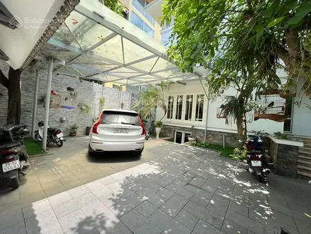 Chính chủ bán vườn đào tây hồ 379m2, 5 tầng, lô góc, bể bơi view vườn hoa kd giá 189 tỷ có tl
