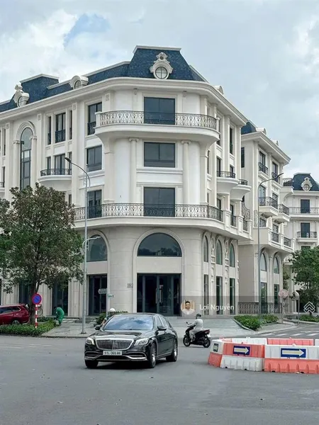 Bán nhà góc ngã tư đường 32 & đinh thị thi vị trí vàng trung tâm kđt vạn phúc
