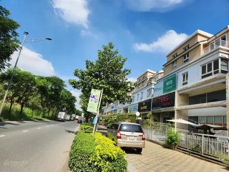Tôi bán gấp bt dragon parc, mặt tiền nguyễn hữu thọ, dt 8 x 21m (giá 20 tỷ 500) 0909 904 ***