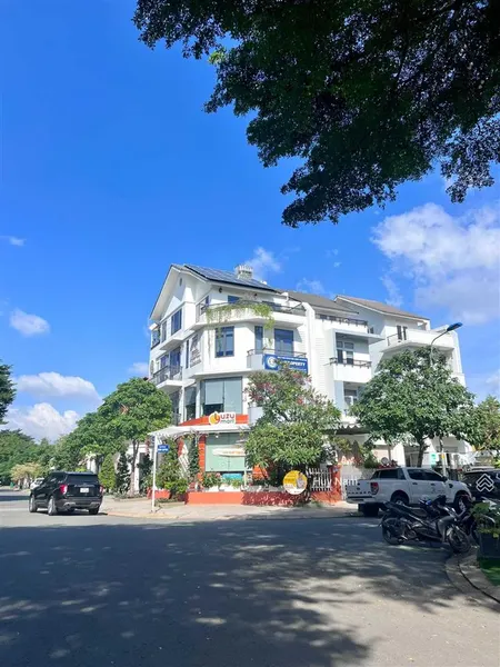 Bán biệt thự góc 2mt đường nguyễn đình thi, kdc cao cấp gia hòa, 10x22m, trệt 3 lầu, giá 30 tỷ tl