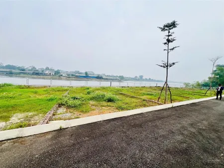 Bán gấp lô góc 100m2 full thổ cư mặt tiền 8.35m view hồ xã hoà thạch | giá chỉ 25tr/m2