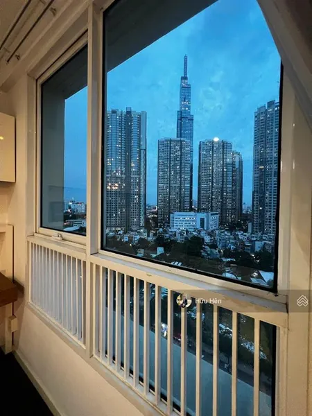 Hiếm có khó tìm 2pn the manor có ban công chỉ 1 căn!
