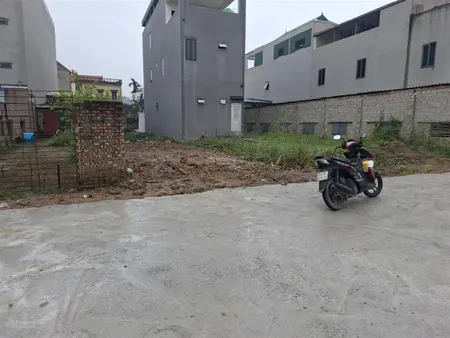 Bán đất thường vũ an bình dt 90m mt hậu 5m đường chước đất 6m ô tô tránh đường thông 200m ra trường