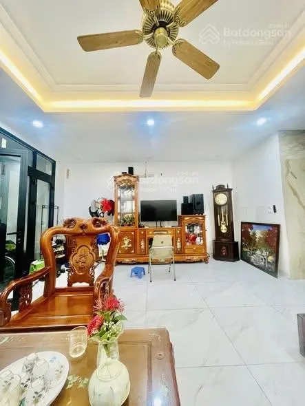 Bán gấp nhà 95m,5 tầng thang máy,quận tây hồ, ngõ ô tô dân xây chắc chắn, sổ vuông vắn