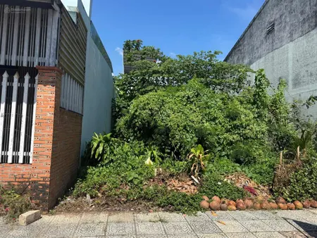 Bán đất ngộp mặt tiềnđường 10m có lề đường ,cách chợ đêm 1 phút xe máy