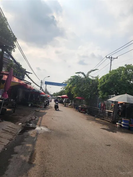 Đất ở măt tiền tân liêm ngay chợ . dân cư đông đúc tiện kinh doanh nhiều nghanh nghề