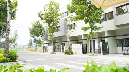 Bán gấp căn nhà 3 tầng, 176m2 sử dụng, nhà hoàn thiện,mới chưa sử dụng, có gara xe oto, sân thượng.