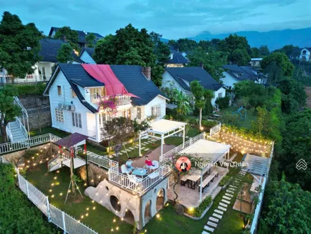 Villa đẹp! giá cực rẻ bán gấp! lô góc 406m2 full đồ sang trọng view suối 0988 112 ***