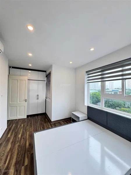 Chính chủ cần bán căn hộ 2 ngủ 2 vệ sinh, full nội thất, ban công đông nam tại vinaconex 3