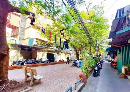 Chính chủ bán căn hộ tt 25m2, tòa a1 phố 8/3, 1n + 1kb + 1vs, ban công view sân chơi, giá chỉ 1.2tỷ