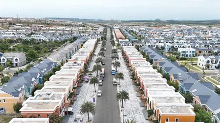Bán shophouse căn góc vỉa hè 15m trục 20m novaworld phan thiết trục 20m giá 4 tỷ 9 vnd, dt 120m2