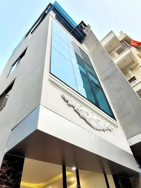 12 tỷ nhà mặt phố đường bưởi, ba đình, lô góc 3 mặt thoáng. 6 tầng, sổ vuông, vỉa hè kinh doanh