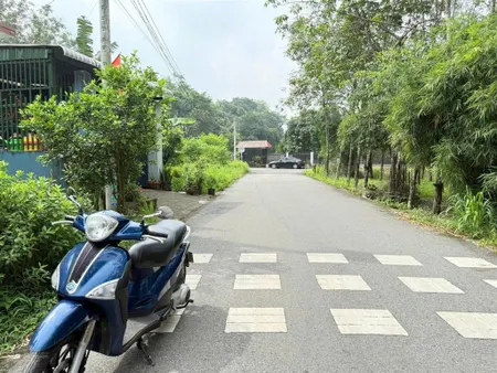 Chủ gửi lô đất ngay đường dt741 đi vào tầm 300m cách chợ chánh lưu chỉ 500m, dt 130m2 có thổ sổ sẵn