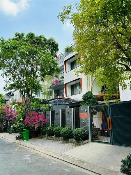 Định cư nước ngoài tôi chính chủ bán biệt thự phú mỹ vạn phát hưng q.7 dt 10.5x20m view công viên