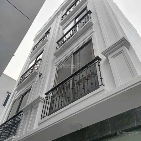 Bán gấp chỉ 5.8 tỷ nhà đẹp keng tại ỷ la, dương nội 35m2 5 tầng ô tô đỗ cổng sdcc