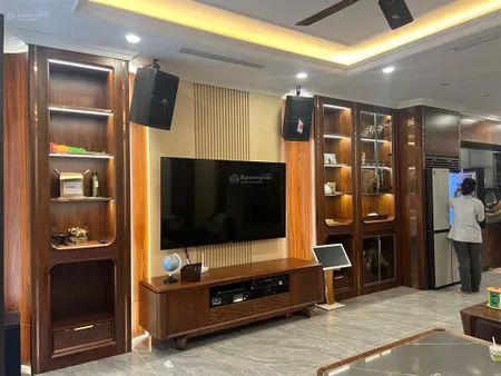 La casta 85m2 5 tầng, mt 5m, vị trí hiếm nhà bán. hoàn thiện đẹp và 75m2 4 tầng giá chỉ hơn 20 tỷ.
