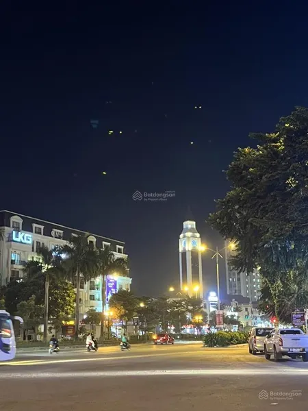 Duy nhất 1 căn xây thô 90m2. 4 tầng. giá đầu tư chỉ 17.5 tỷ. đường rộng 20m không lỗi phong thủy.