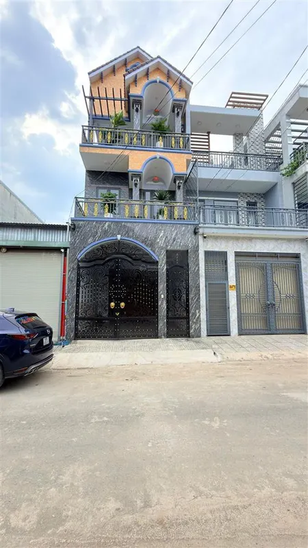 Bán nhà mt đường số 2 kdc triệu hoàng long, 90m2, 3 tấm kiên cố, tặng full nội thất