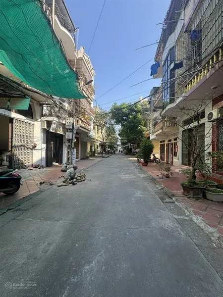 Bán nhà 2 tầng dân xây , đường 2 ô tô tránh nhau , phố cổ bồ xuyên