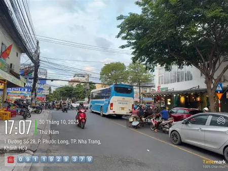 Chính chủ bán lô góc đường số 28 trục nối thông qua sun group. đang có sẵn dòng tiền cho thuê