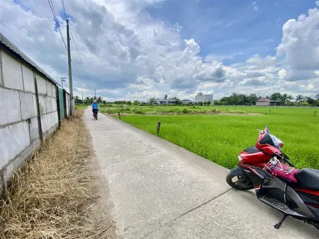Bán đất cặp đường đăng mỹ, xã tân bình, tân trụ gần ql1a, sổ riêng, thổ cư 100%, giá 850 tr