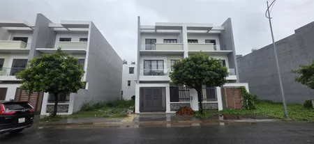 Bán gấp căn nhà phố bà rịa 120m2 xây 1 trệt 2 lầu có sổ hồng giá 5.7 tỷ. phạm yến 0775 707 ***