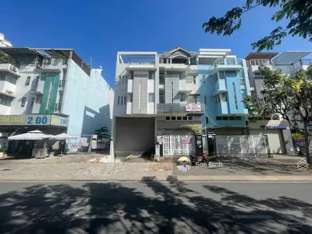 Nhà phố mặt tiền hoàng quốc việt, kdc phú mỹ, dt 6x22m, giá 26 tỷ, có thang máy. 0901 424 ***
