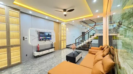 Vị trí vàng trung tâm thành phố bán nhà 3 tầng mới đẹp mặt tiền huy cận