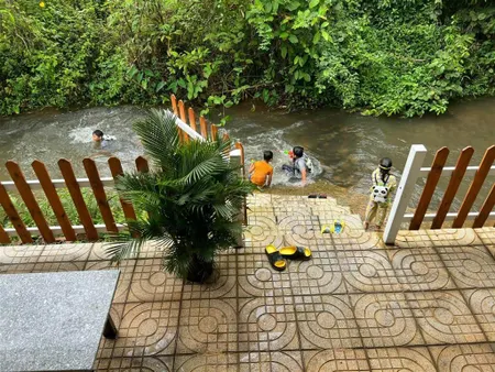 Biệt thự giáp suối lớn, vườn cây ăn trái ngay trung tâm thị trấn