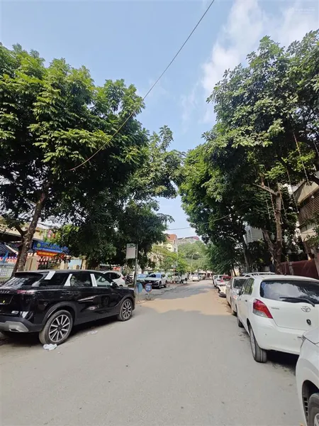 Mễ trì thượng 105m mặt tiền 6m. ô tô tránh ngõ thông. đại lộ thăng long gần. giá 32 tỷ. 09893882