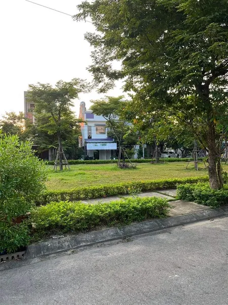 Cc bán lô vip 2 mặt tiền đường 15m5 diện tích 800m2 nằm trung tâm thị trấn núi thành. giá 20.5 tỷ