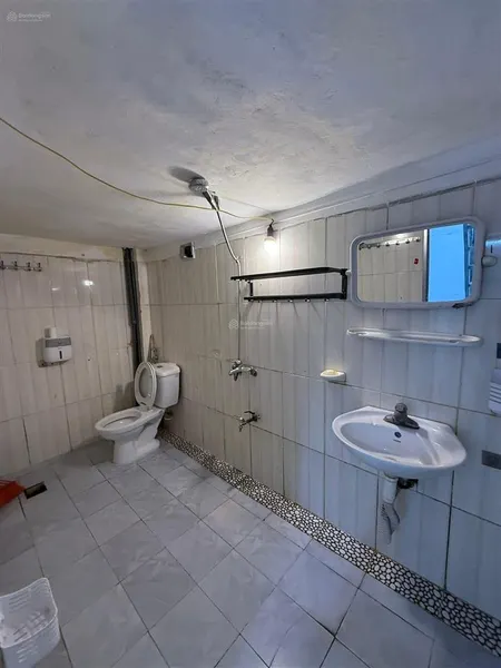 Vị trí cạnh chợ cực đẹp tặng nhà cấp 4 , có chỗ để xe gia chỉ 5 tỷ 250
