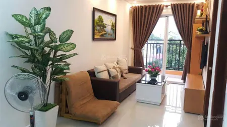Bán căn hộ 8x plus, dt 61,4m2 view nam tầng thấp. nhà đẹp có nội thất, đã có sổ.
