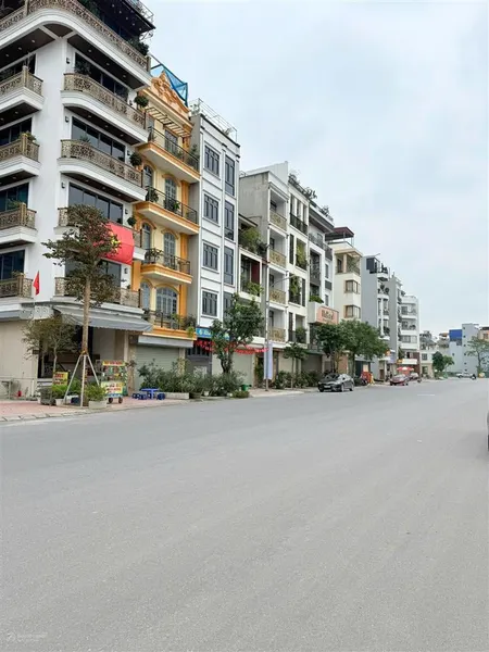 Bán đất 220m2, giá 148tỷ, mặt phố kinh doanh rộng 30m 5~6 làn ôtô tránh đỗ thoải mái ngày đêm