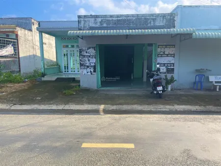 Nhà mặt tiền kinh doanh 5x25m, ngay trung tâm chợ ngã từ thanh phú long gần nhiều tiện ích