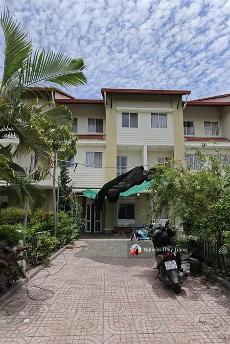 Bán nhanh biệt thự oasis 2 dt đất 150m2. dt sử dụng 244m2. 1 trệt 2 lầu sân thượng. 4pn 5wc