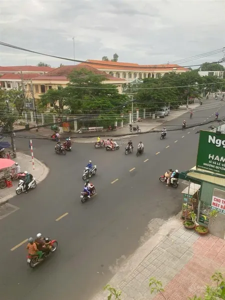 Bán nhà mặt tiền trần hưng đạo trung tâm tp. châu đốc