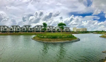 Biệt thự liền kế vườn lavila, nhà bè 6x17.6m 3 lầu. full nội thất. giá 13.9 tỷ. 0906 973 ***
