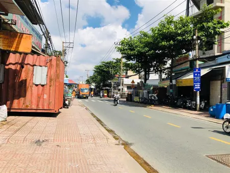 Bán nhà mặt tiền đường bình long, quận tân phú (10x32m vuông) cấp 4, hướng tây, giá 33.9 tỷ tl